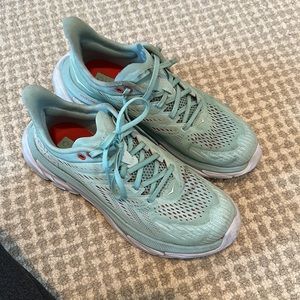 Women’s Clifton Edge Hoka Sneakers. Size 10